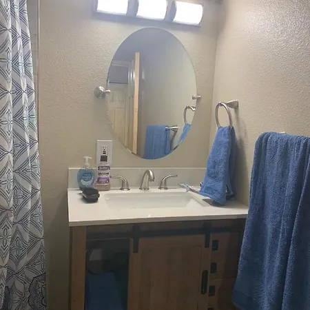 Dillon Ave Homes Cheyenne Room photo