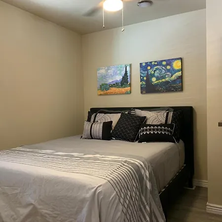 Dillon Ave Homes Cheyenne Room photo