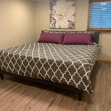 Dillon Ave Homes Cheyenne Room photo